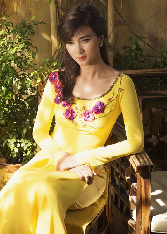 Kim Tuyen dep diu dang voi ao dai mung ngay 30/4-Hinh-8